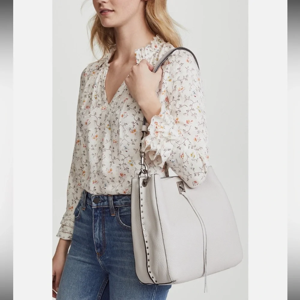 🤍🩶REBECCA MINKOFF Darren Shoulder Bag in Putty